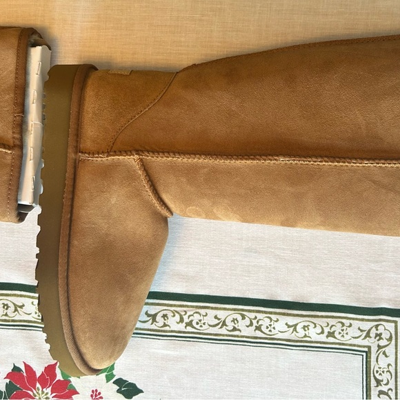 UGG Classic Tall II Boots in Chestnut (NEW - Never Worn) - Picture 5 of 11